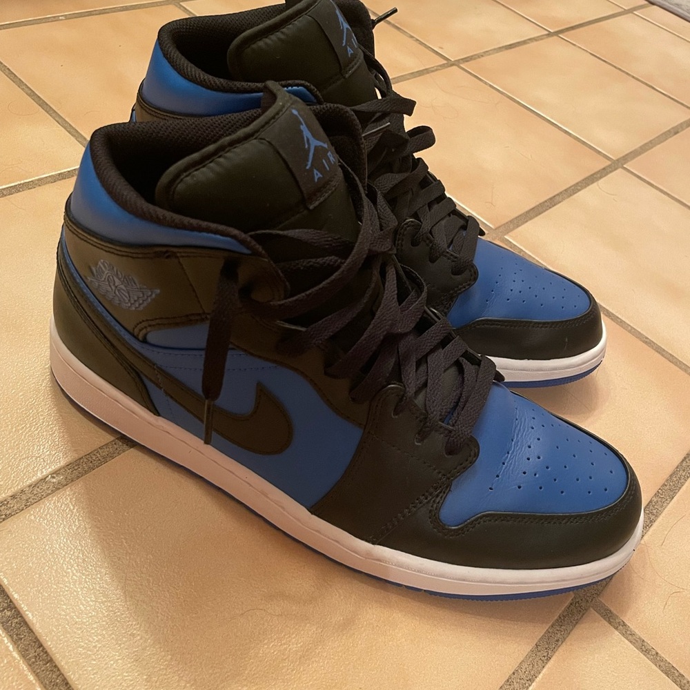 Jordan Men's Black and Blue High-Top Sneakers